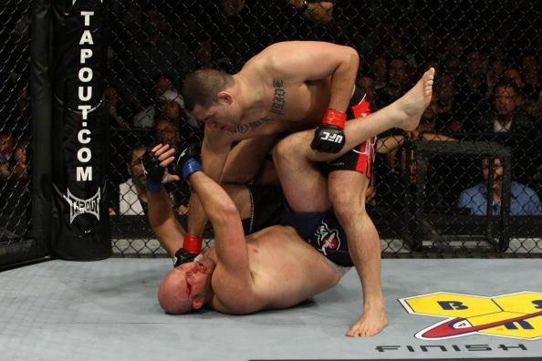 Velasquez voltou a nocautear quando enfrentou Ben Rothwell, que acabou derrotado no primeiro minuto do segundo round