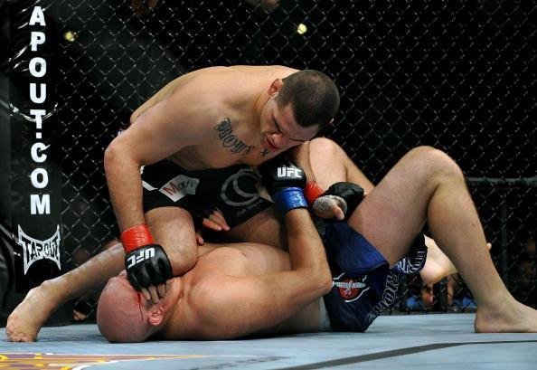 Velasquez voltou a nocautear quando enfrentou Ben Rothwell, que acabou derrotado no primeiro minuto do segundo round