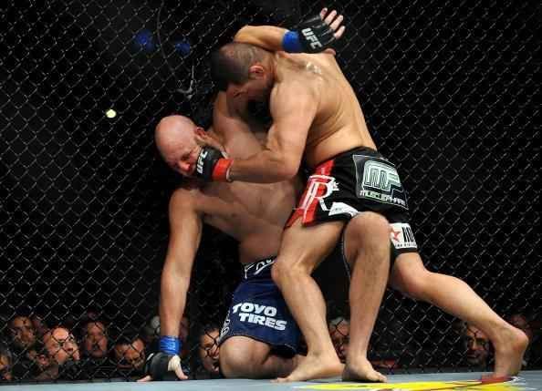 Velasquez voltou a nocautear quando enfrentou Ben Rothwell, que acabou derrotado no primeiro minuto do segundo round