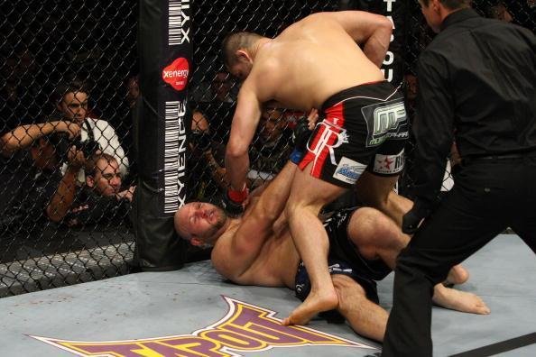 Velasquez voltou a nocautear quando enfrentou Ben Rothwell, que acabou derrotado no primeiro minuto do segundo round