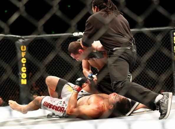 A nova vtima de Velasquez foi a lenda brasileira Rodrigo Minotauro Nogueira. Aps o nocaute no primeiro round, Cain ganhou a chance de disputar o cinturo dos pesados