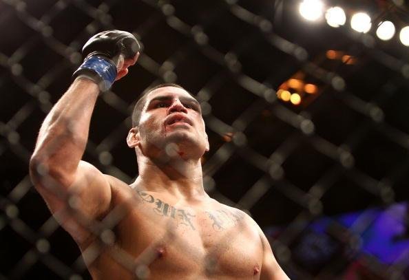 A nova vtima de Velasquez foi a lenda brasileira Rodrigo Minotauro Nogueira. Aps o nocaute no primeiro round, Cain ganhou a chance de disputar o cinturo dos pesados