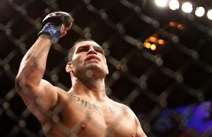 A nova vtima de Velasquez foi a lenda brasileira Rodrigo Minotauro Nogueira. Aps o nocaute no primeiro round, Cain ganhou a chance de disputar o cinturo dos pesados