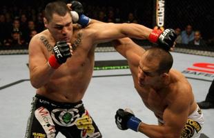 Na primeira defesa, o primeiro revs. Velasquez, que ficou mais de um ano afastado, foi nocauteado rapidamente pelo brasileiro Junior Cigano