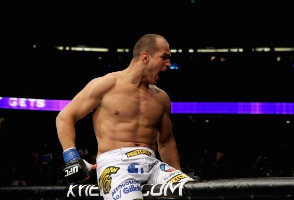 Na primeira defesa, o primeiro revs. Velasquez, que ficou mais de um ano afastado, foi nocauteado rapidamente pelo brasileiro Junior Cigano