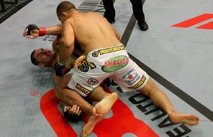 Na primeira defesa, o primeiro revs. Velasquez, que ficou mais de um ano afastado, foi nocauteado rapidamente pelo brasileiro Junior Cigano