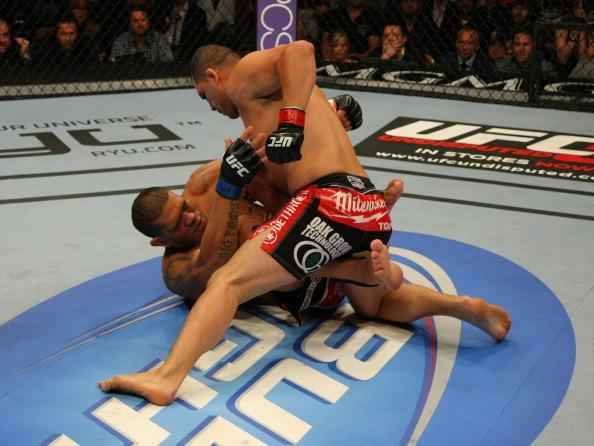 A recuperao veio de forma rpida. Velasquez enfrentou o brasileiro Antnio Pezo e nocauteou de forma rpida com uma srie de socos e cotoveladas, ganhando nova chance de disputar o cinturo