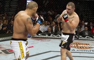 Antnio Pezo voltou ao caminho de Cain Velasquez. Mas novamente ele no deu nem pro gasto e foi nocauteado rapidamente em Las Vegas