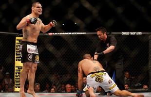 Antnio Pezo voltou ao caminho de Cain Velasquez. Mas novamente ele no deu nem pro gasto e foi nocauteado rapidamente em Las Vegas