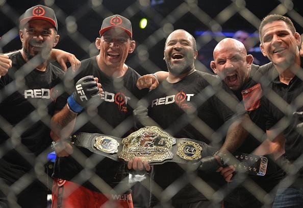 Mais um brasileiro no caminho de Velasquez, mas desta vez o norte-americano se deu mal. Fabrcio Werdum atropelou Cain e venceu por finalizao com uma guilhotina no terceiro round, unificando o cinturo dos pesados