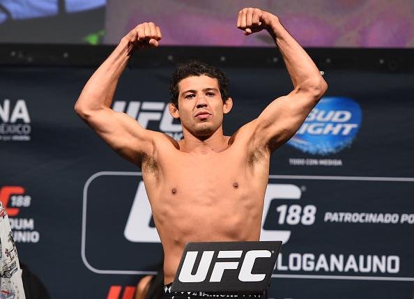 Imagens da pesagem do UFC 188 - Gilbert Melendez na balana