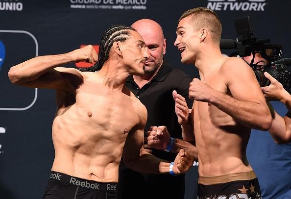 Imagens da pesagem do UFC 188 - Francisco Trevino e Johnny Case