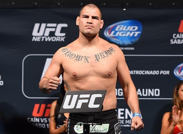 Imagens da pesagem do UFC 188 - O campeo Cain Velasquez na balana
