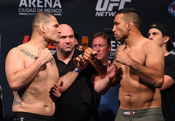 Imagens da pesagem do UFC 188 - Cain Velasquez e Fabricio Werdum na encarada