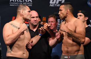 Imagens da pesagem do UFC 188 - Cain Velasquez e Fabricio Werdum na encarada