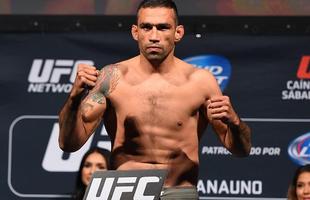 Imagens da pesagem do UFC 188 - Fabricio Werdum, o Vai Cavalo, batendo o peso