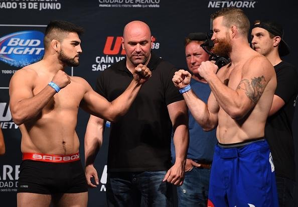 Imagens da pesagem do UFC 188 - Encarada entre Kelvin Gastelum e Nate Marquardt 