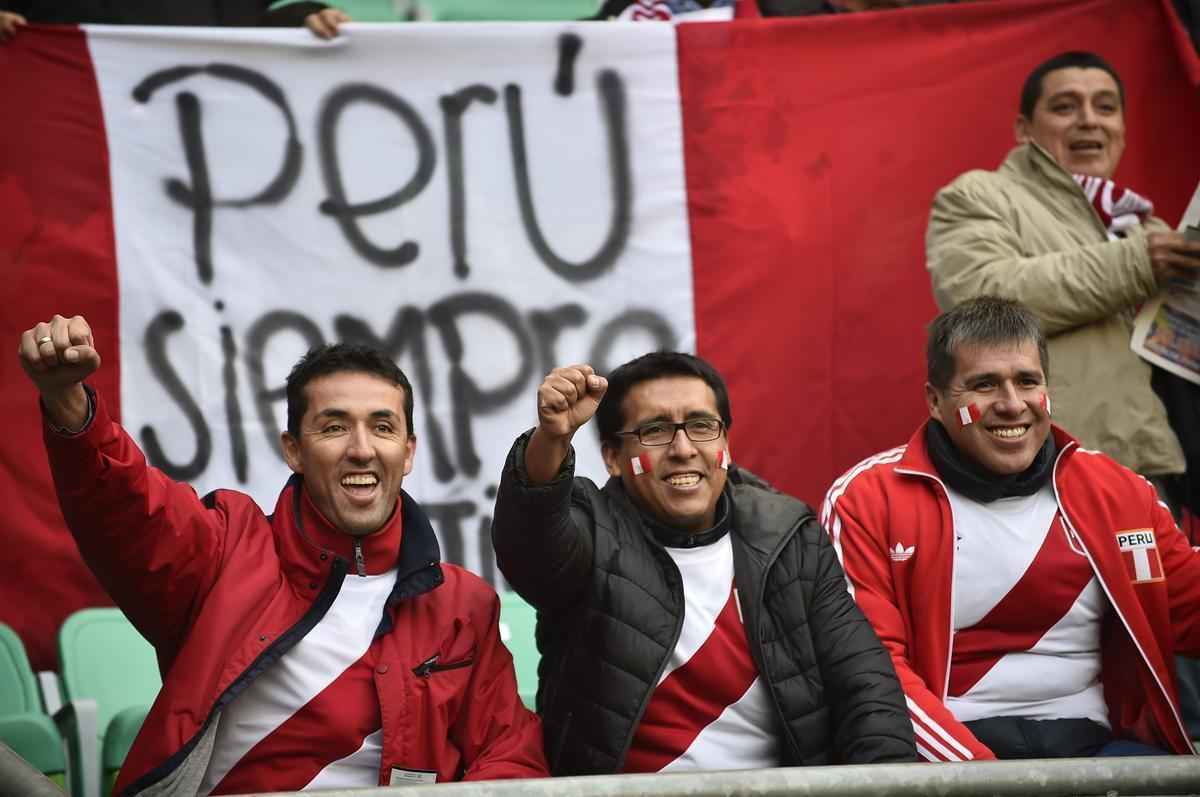 Torcedores do Peru e Brasil fizeram bonita festa no Chile para a estreia das selees na Copa Amrica