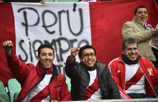 Torcedores de ambas as selees fizeram muita festa na estreia das equipes na Copa Amrica