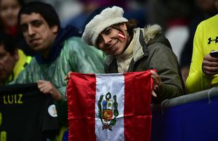 Torcedores do Peru e Brasil fizeram bonita festa no Chile para a estreia das selees na Copa Amrica