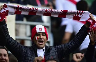 Torcedores do Peru e Brasil fizeram bonita festa no Chile para a estreia das selees na Copa Amrica