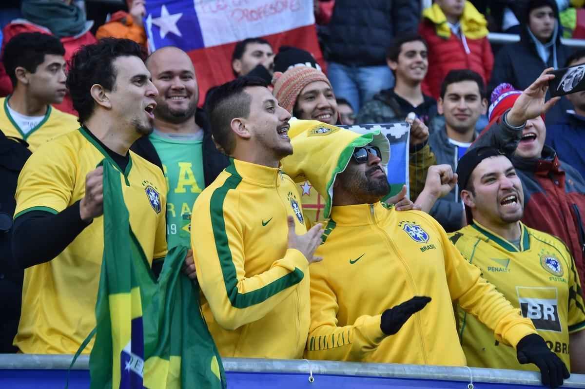 Torcedores do Peru e Brasil fizeram bonita festa no Chile para a estreia das selees na Copa Amrica