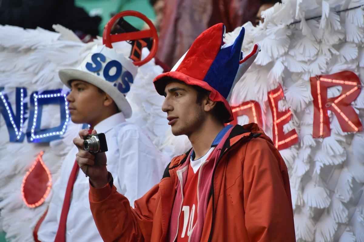 Torcedores do Peru e Brasil fizeram bonita festa no Chile para a estreia das selees na Copa Amrica