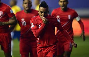 Brasil levou um susto logo no incio da partida, conseguiu o empate em seguida, e alcanou a virada nos acrscimos do segundo tempo