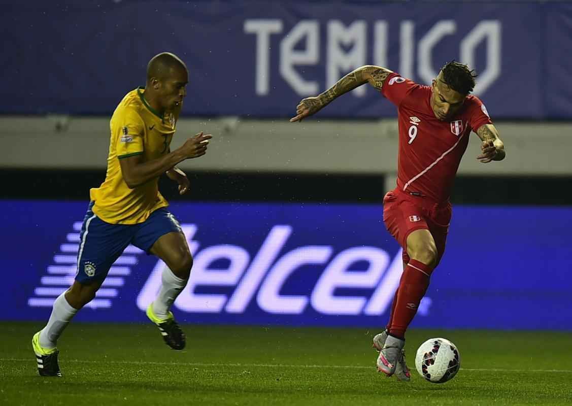 Brasil levou um susto logo no início da partida, conseguiu o empate em seguida, e alcançou a virada nos acréscimos do segundo tempo
