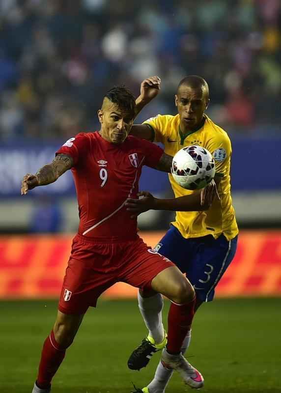 Brasil levou um susto logo no início da partida, conseguiu o empate em seguida, e alcançou a virada nos acréscimos do segundo tempo