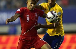 Brasil levou um susto logo no incio da partida, conseguiu o empate em seguida, e alcanou a virada nos acrscimos do segundo tempo