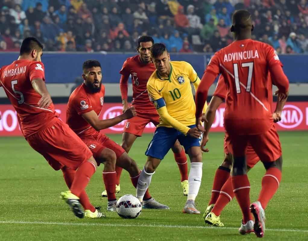Brasil levou um susto logo no início da partida, conseguiu o empate em seguida, e alcançou a virada nos acréscimos do segundo tempo