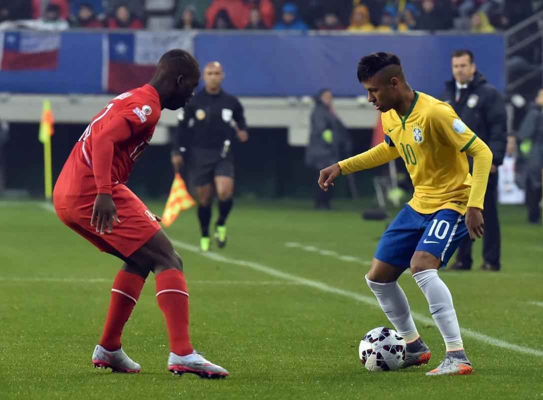 Brasil levou um susto logo no início da partida, conseguiu o empate em seguida, e alcançou a virada nos acréscimos do segundo tempo
