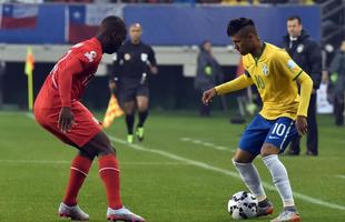 Brasil levou um susto logo no incio da partida, conseguiu o empate em seguida, e alcanou a virada nos acrscimos do segundo tempo