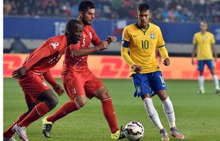 Brasil levou um susto logo no incio da partida, conseguiu o empate em seguida, e alcanou a virada nos acrscimos do segundo tempo