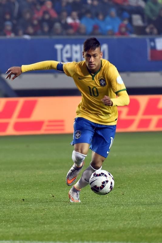 Brasil levou um susto logo no início da partida, conseguiu o empate em seguida, e alcançou a virada nos acréscimos do segundo tempo