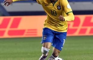 Brasil levou um susto logo no incio da partida, conseguiu o empate em seguida, e alcanou a virada nos acrscimos do segundo tempo