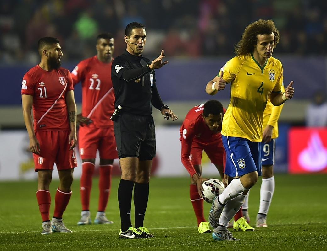 Brasil levou um susto logo no início da partida, conseguiu o empate em seguida, e alcançou a virada nos acréscimos do segundo tempo
