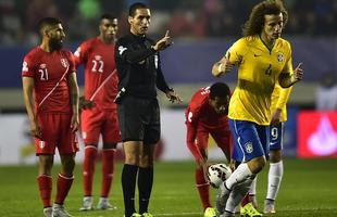Brasil levou um susto logo no incio da partida, conseguiu o empate em seguida, e alcanou a virada nos acrscimos do segundo tempo