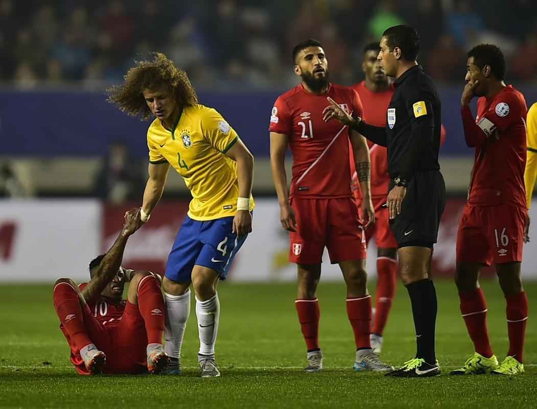 Brasil levou um susto logo no início da partida, conseguiu o empate em seguida, e alcançou a virada nos acréscimos do segundo tempo
