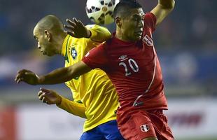 Brasil levou um susto logo no incio da partida, conseguiu o empate em seguida, e alcanou a virada nos acrscimos do segundo tempo