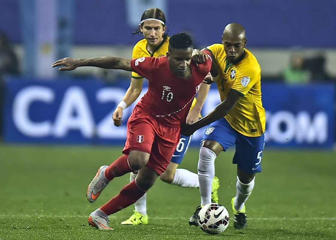 Brasil levou um susto logo no início da partida, conseguiu o empate em seguida, e alcançou a virada nos acréscimos do segundo tempo