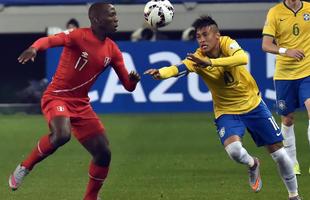 Brasil levou um susto logo no incio da partida, conseguiu o empate em seguida, e alcanou a virada nos acrscimos do segundo tempo