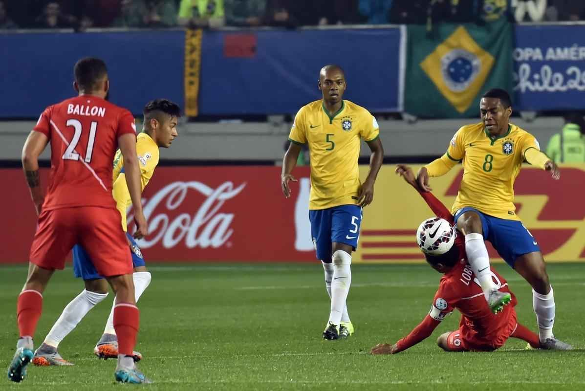Brasil levou um susto logo no início da partida, conseguiu o empate em seguida, e alcançou a virada nos acréscimos do segundo tempo