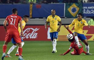 Brasil levou um susto logo no incio da partida, conseguiu o empate em seguida, e alcanou a virada nos acrscimos do segundo tempo