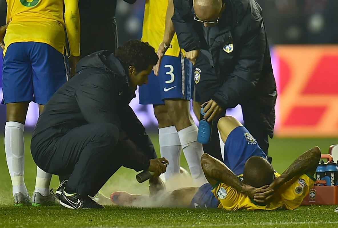 Brasil levou um susto logo no início da partida, conseguiu o empate em seguida, e alcançou a virada nos acréscimos do segundo tempo