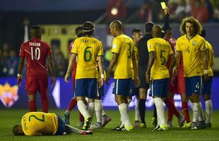 Brasil levou um susto logo no incio da partida, conseguiu o empate em seguida, e alcanou a virada nos acrscimos do segundo tempo