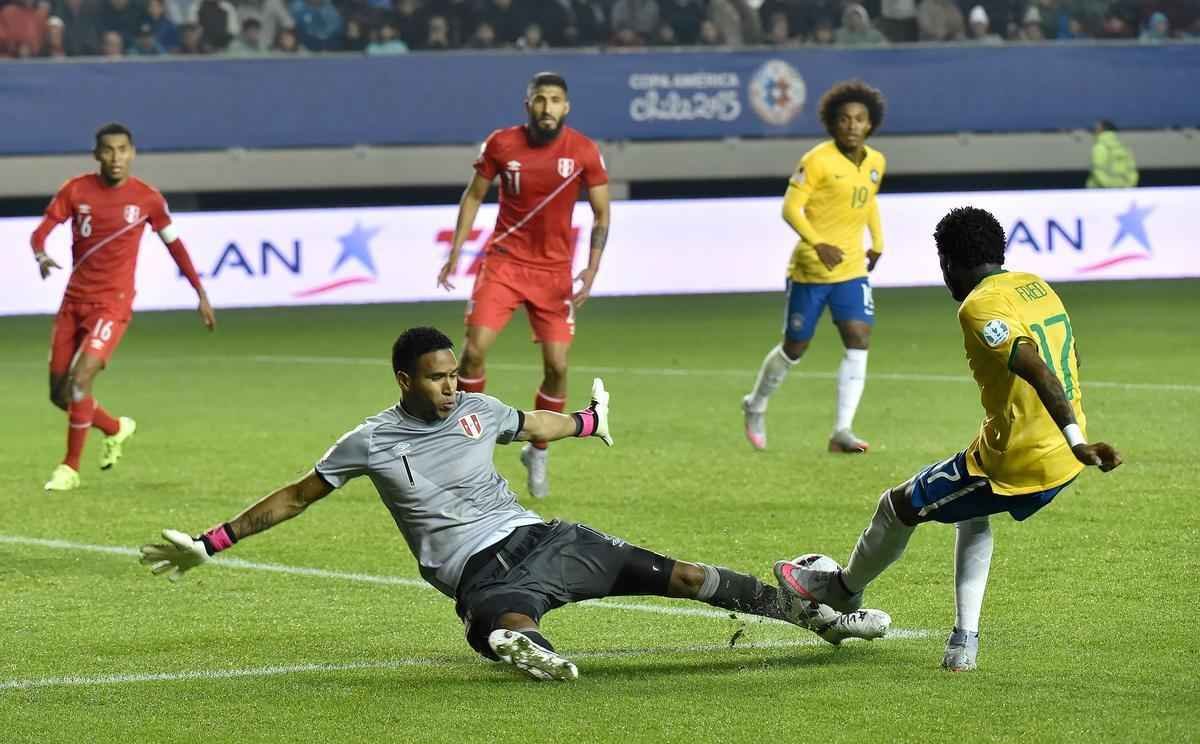 Brasil levou um susto logo no início da partida, conseguiu o empate em seguida, e alcançou a virada nos acréscimos do segundo tempo