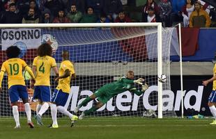 Brasil levou um susto logo no incio da partida, conseguiu o empate em seguida, e alcanou a virada nos acrscimos do segundo tempo