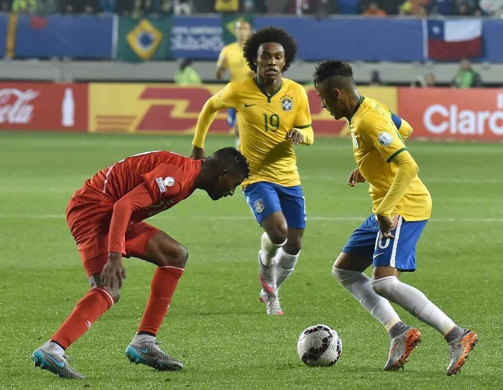 Brasil levou um susto logo no início da partida, conseguiu o empate em seguida, e alcançou a virada nos acréscimos do segundo tempo